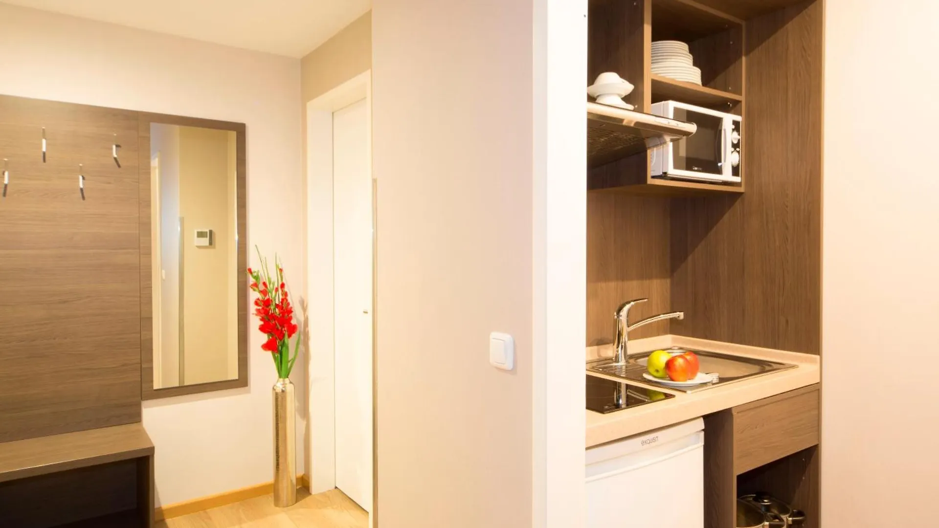 Koos Hotel&Apartments - City Aparthotel Munich 4*,